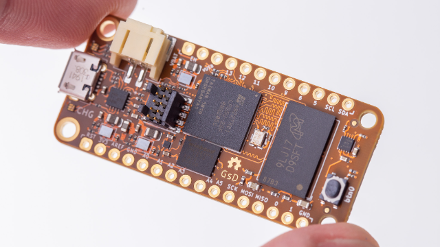 在RISC-V软核上运行Linux的FPGA开发板 - OrangeCrab